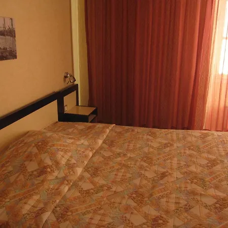 Des 3 Marchands Hotel 3*